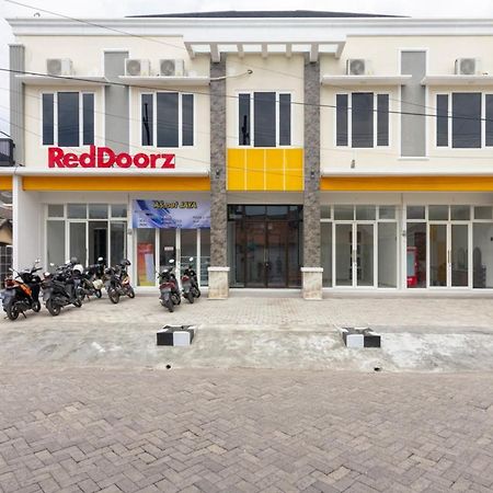 RedDoorz Syariah @ Kebraon Hotel Surabaya Bagian luar foto