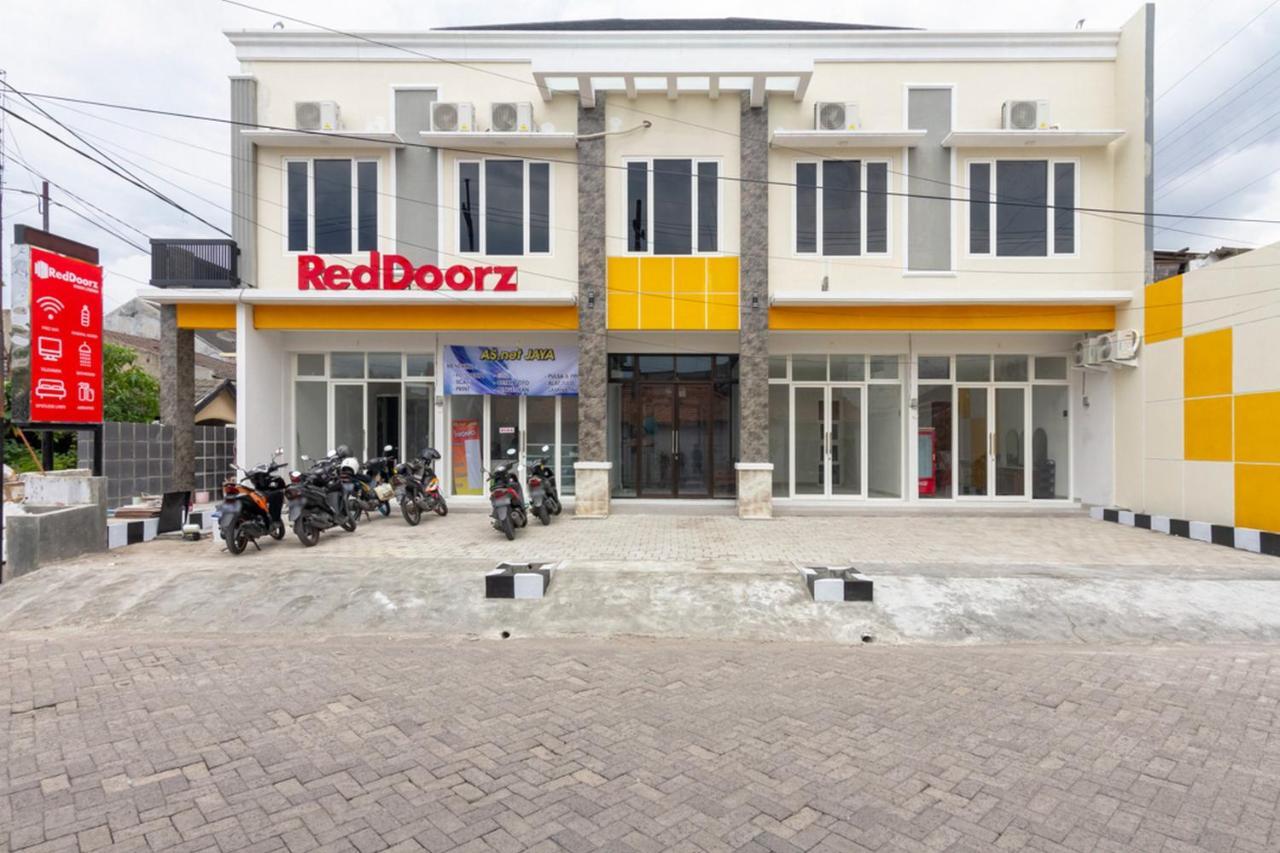 RedDoorz Syariah @ Kebraon Hotel Surabaya Bagian luar foto
