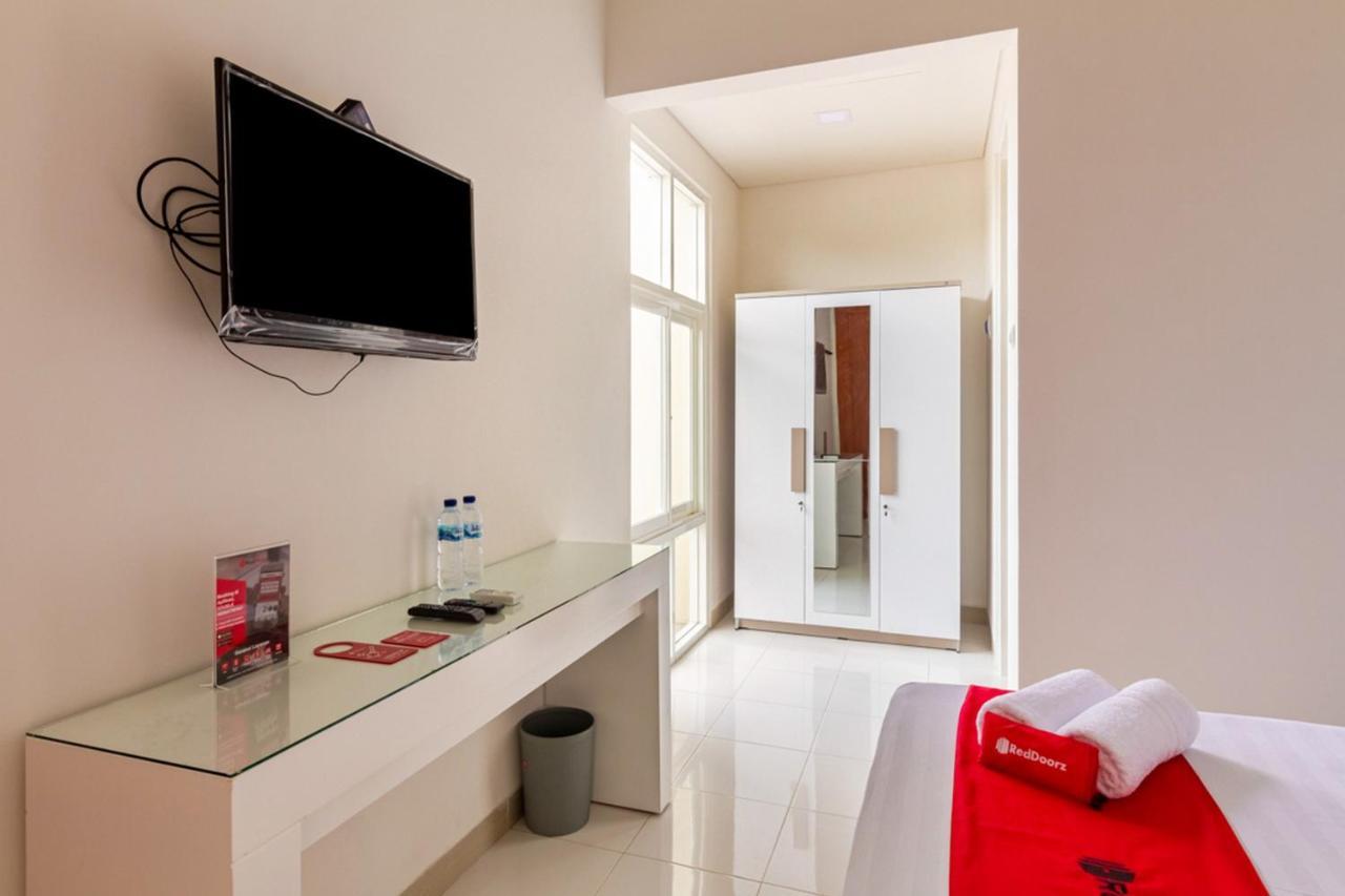 RedDoorz Syariah @ Kebraon Hotel Surabaya Bagian luar foto
