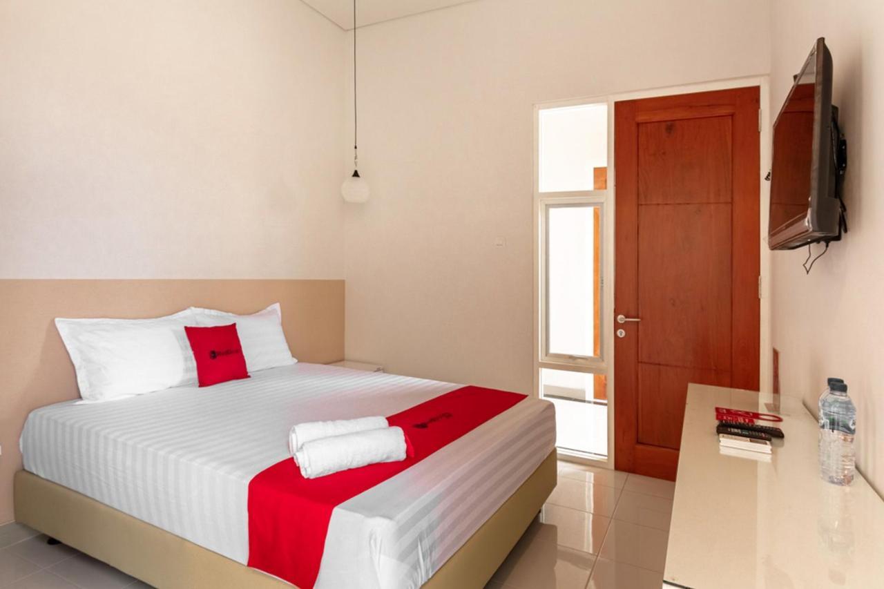 RedDoorz Syariah @ Kebraon Hotel Surabaya Bagian luar foto