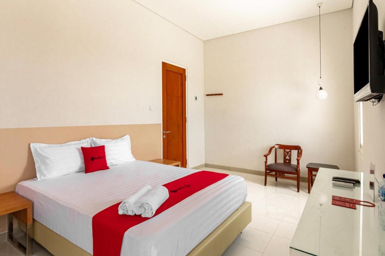 RedDoorz Syariah @ Kebraon Hotel Surabaya Bagian luar foto
