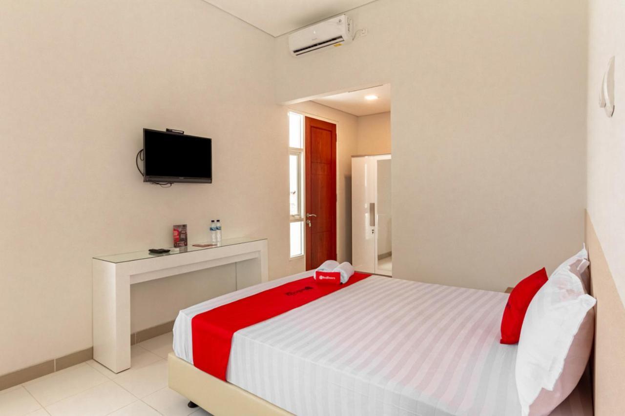 RedDoorz Syariah @ Kebraon Hotel Surabaya Bagian luar foto