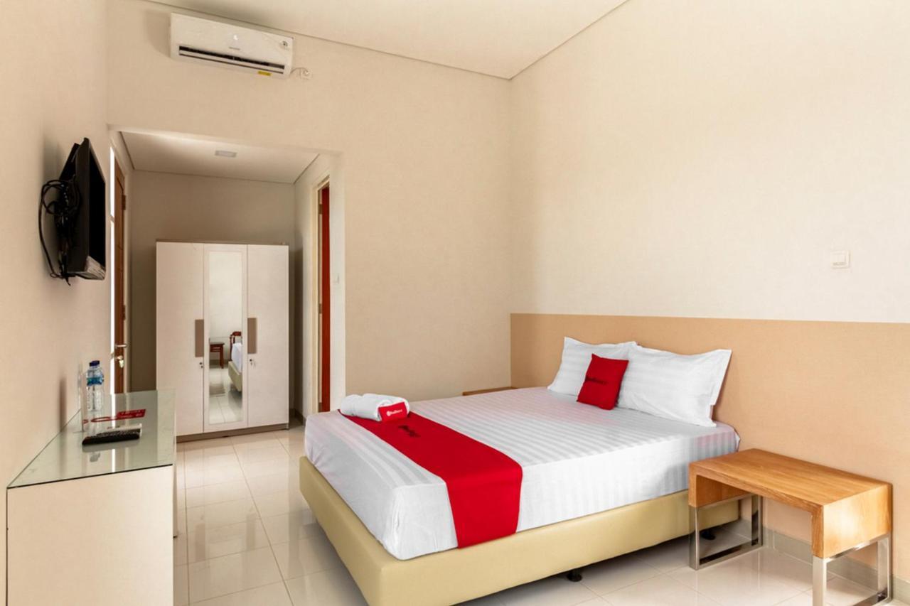 RedDoorz Syariah @ Kebraon Hotel Surabaya Bagian luar foto